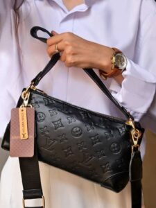 کیف دوشی زنانه بنو مدل نایرا کد 4828 - مشکی